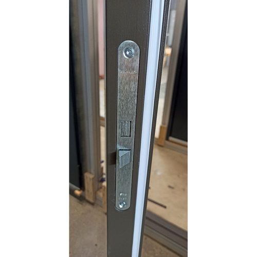 Белая финская входная дверь cо стеклом SWEDOOR Jeld-Wen Basic 034